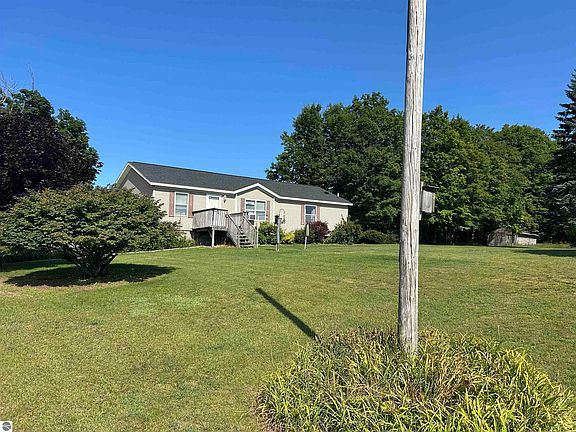 2nd image of 4720 Dickinson Rd