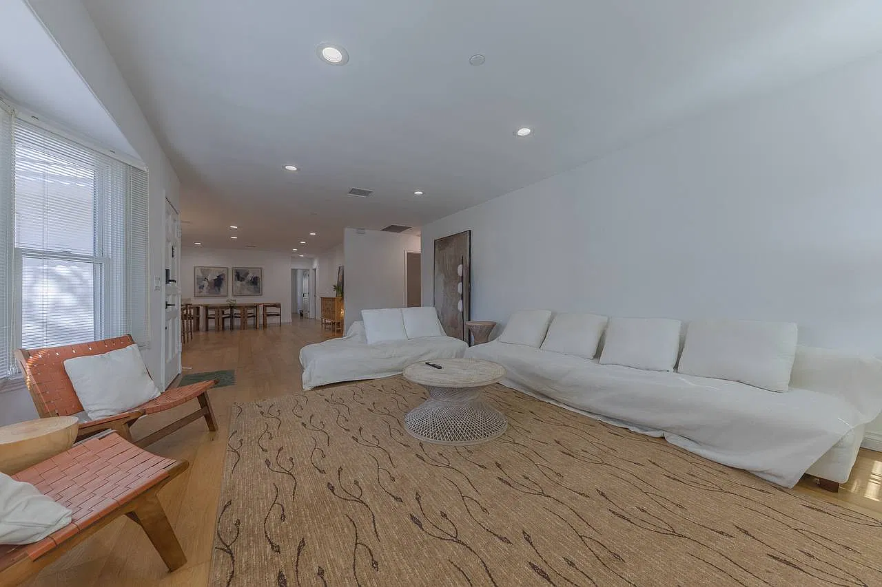 4 bed, 1960 sqft, $9,900 — Photo 4