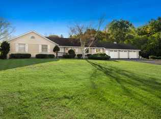 24844 N Cherokee Dr, Lake Barrington, IL 60010