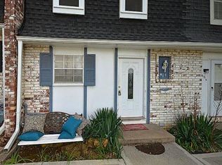 6914 NW Chapel Woods Ln, Kansas City, MO 64152