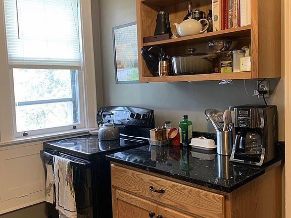 Plenty of Kitchen storage