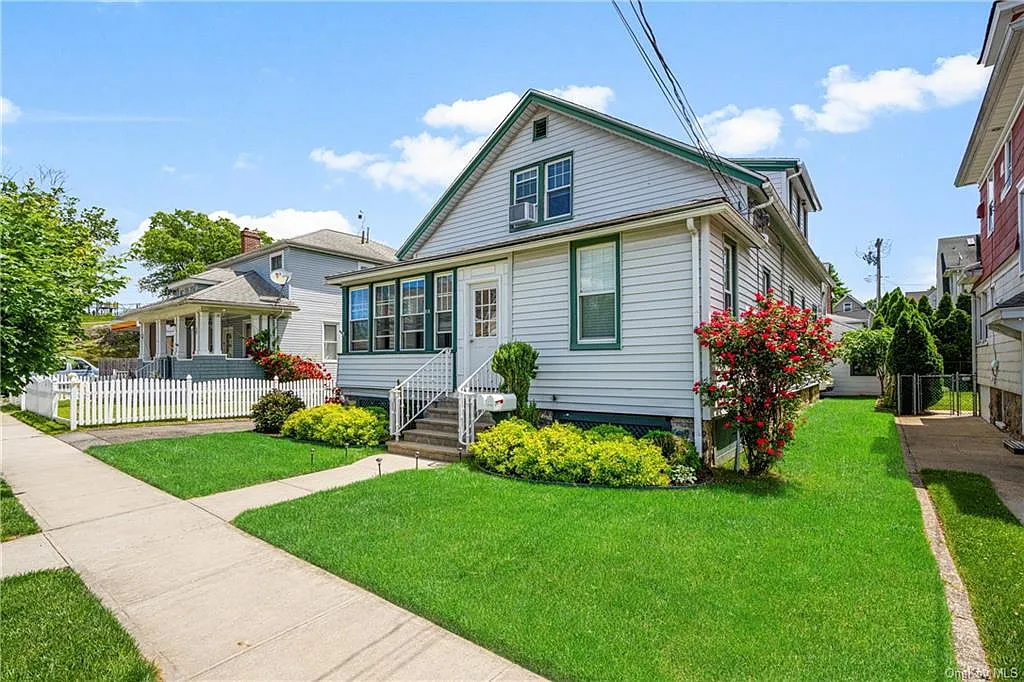 3 bed, 1.5 bath, 1600 sqft, $5,950 — Photo 1