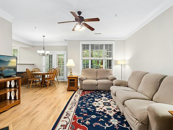 4th image of 613 Ives Ct