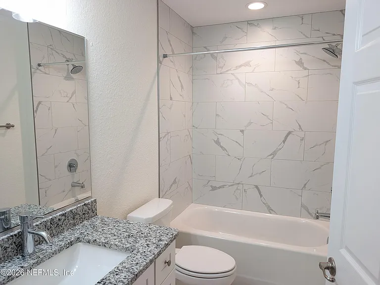819 NE 10th St #1 — Photo 13