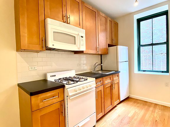3rd image of 1482 York Ave APT 2F