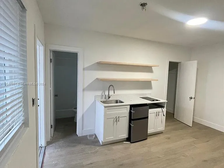 800 N Federal Hwy #5 — Photo 19