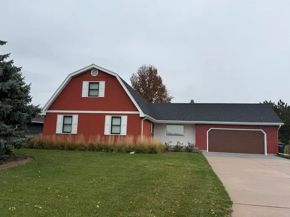 1216 Highland Dr, Hastings, NE 68901