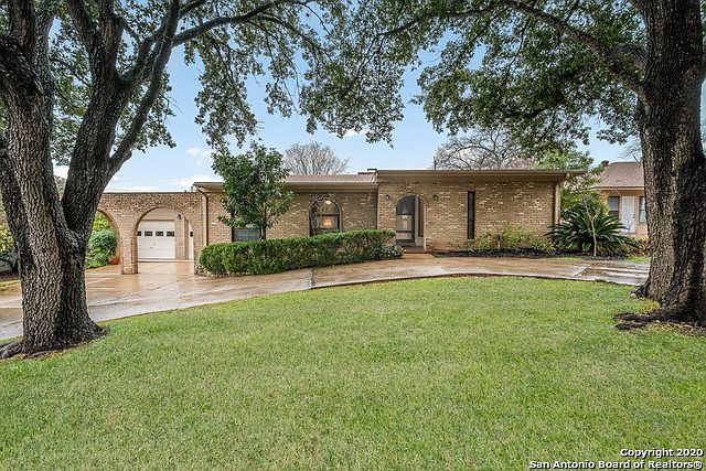 1st image of 923 Patricia Dr
