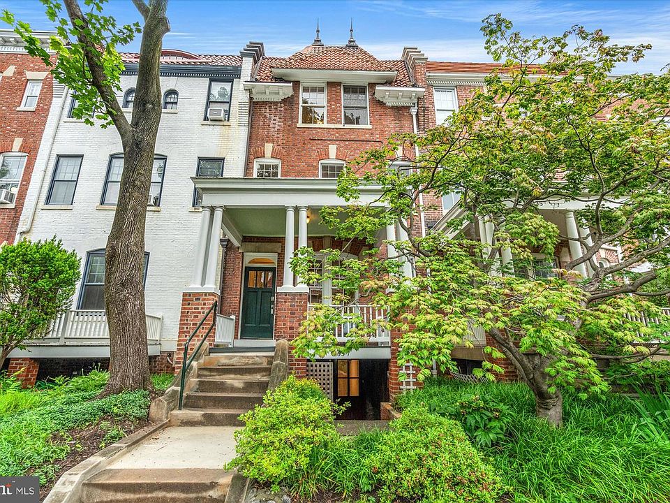 1st image of 2637 Garfield St NW