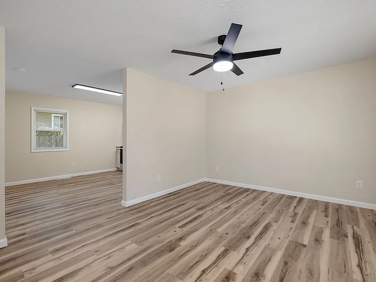 1649 N Patterson Ave — Photo 4