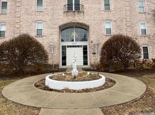 5201 Carriageway Dr #C317, Rolling Meadows, IL 60008