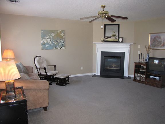 4th image of 4601 Honeysuckle Ln