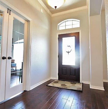 3rd image of 910 Villa Como Dr