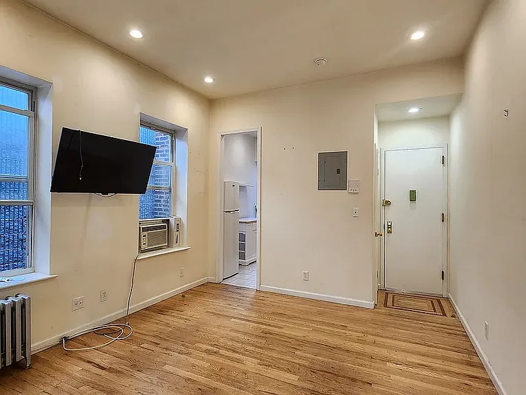 231 E 24th St #6D — Photo 15