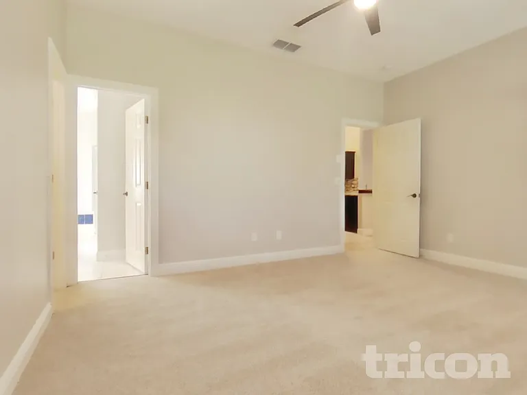 10902 Versailles Blvd — Photo 9