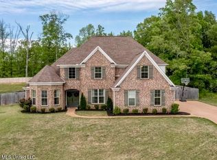 1890 Shady Wind Dr, Southaven, MS 38671