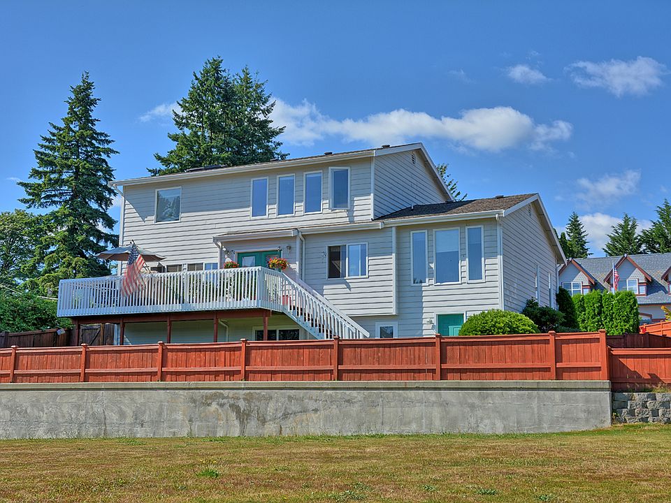 Front of home Facing Lake