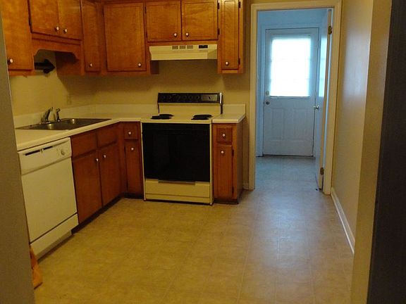 4th image of 1750 Poplar St APT A