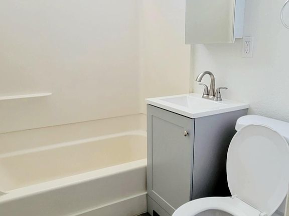 3rd image of 2332 William Dr APT 3