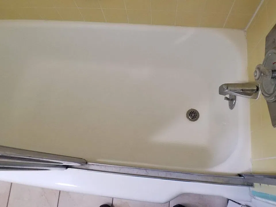 BATH TUB