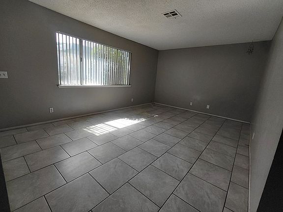 3rd image of 111 Greenbriar Townhouse Way