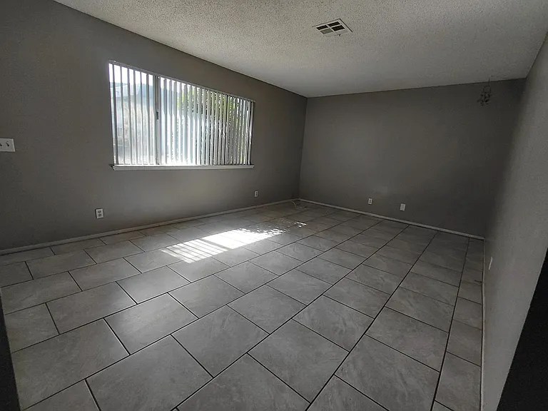 111 Greenbriar Townhouse Way — Photo 3