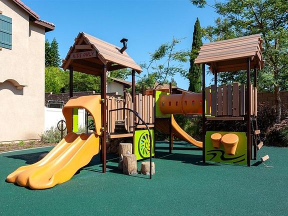 4th image of 455 Prosperity Dr