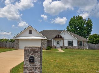 86 Rob Lee St, Moundville, AL 35474