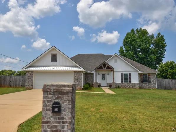 86 Rob Lee St, Moundville, AL 35474