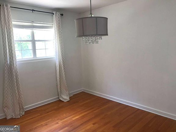 4th image of 415 Willow Ln APT 2