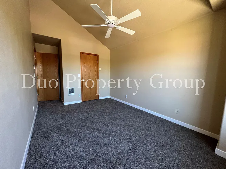 611 S 41st Ct — Photo 15