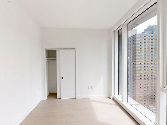 5th image of 242 W 53rd St APT 22I
