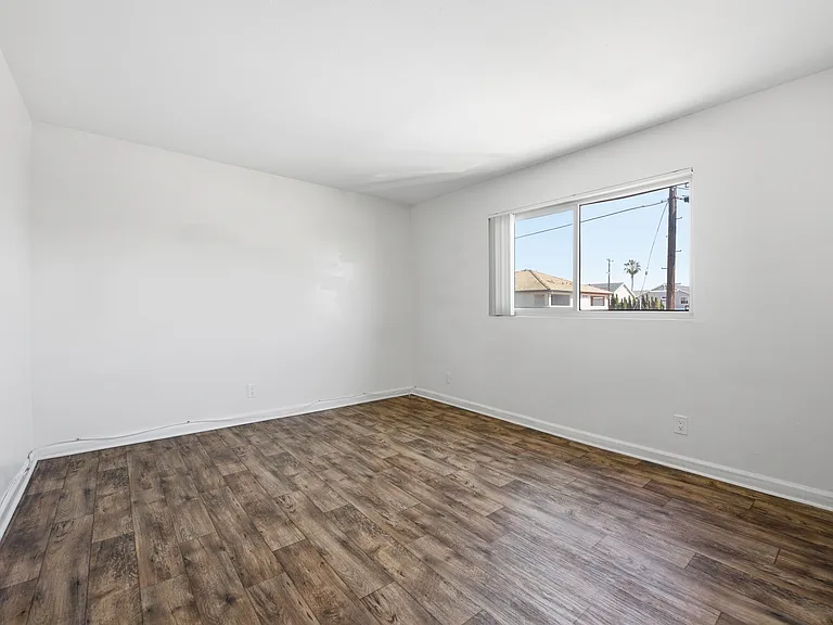 635 Emory St #8 — Photo 8