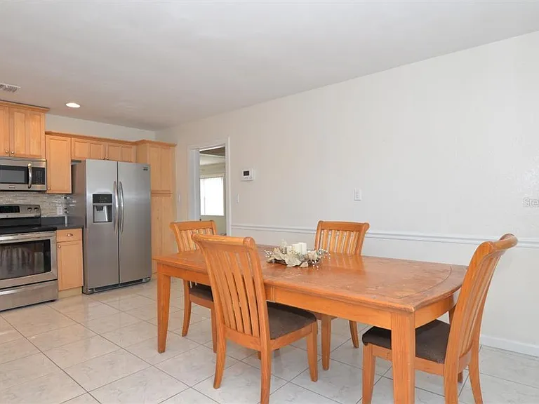 300 E Maine Ave — Photo 18