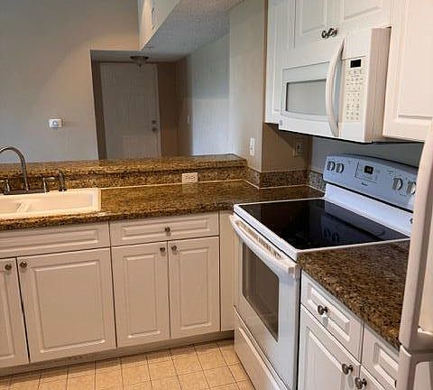 4th image of 272 Village Blvd APT 7305