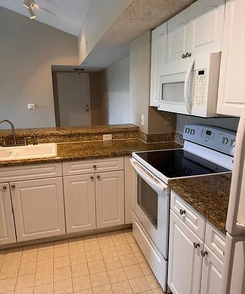 272 Village Blvd #7305 — Photo 4