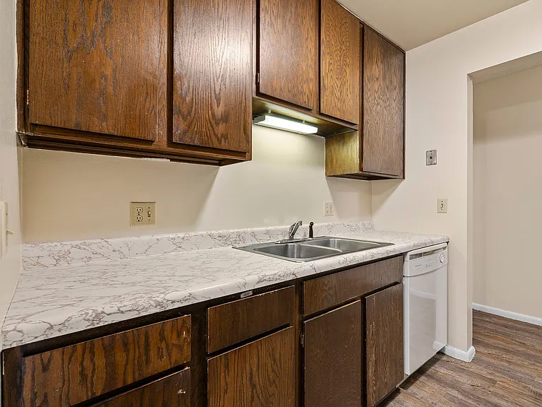 Cedarwood West Apartments | 2-Bedroom Apartments — Photo 13