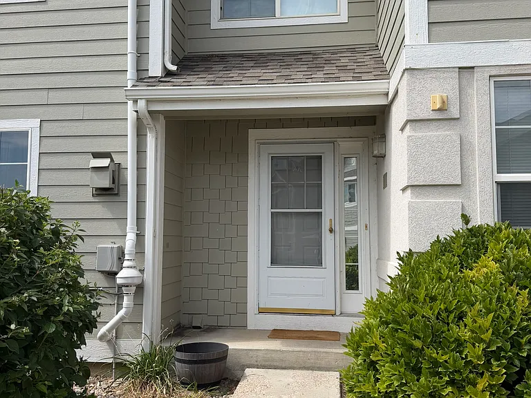 101-2070 Manitou Ct — Photo 1