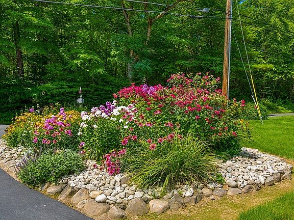 3rd image of 1452 Morgan Rd