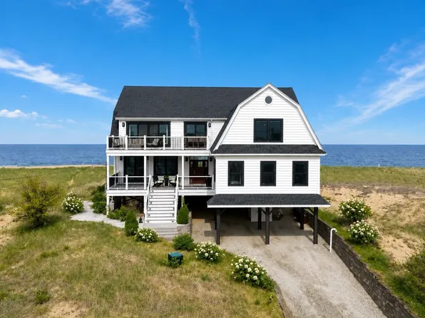 4 35th St, Newbury, MA 01951