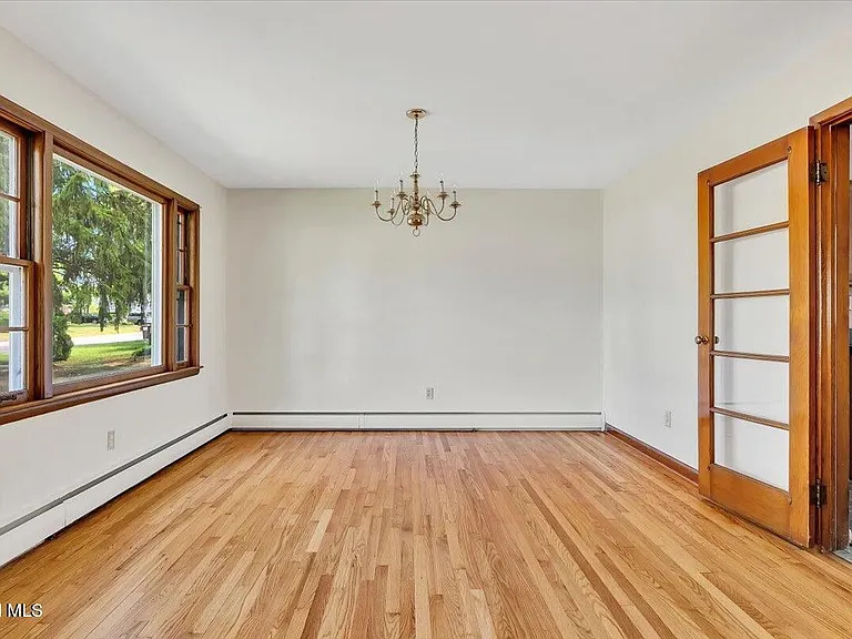 4 Albright Ave — Photo 3