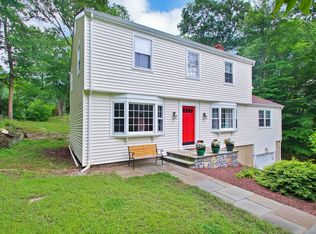 524 Nonopoge Rd, Fairfield, CT 06825