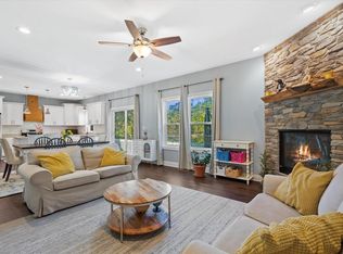 7853 S Ridgewood Dr, Franklin, WI 53132