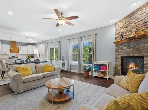 7853 South Ridgewood DRIVE, Franklin, WI 53132