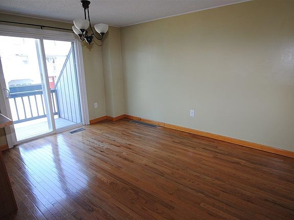 4th image of 36 Bluestone Dr