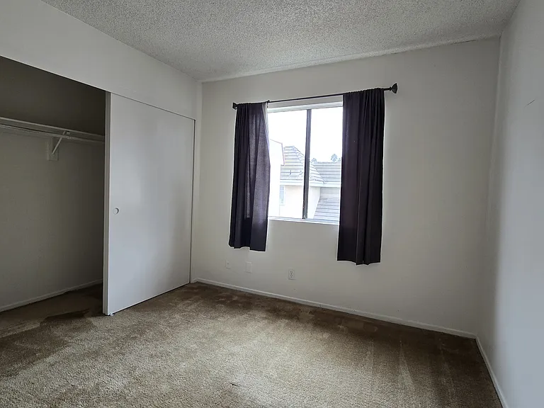 136 N Marengo Ave #D — Photo 5