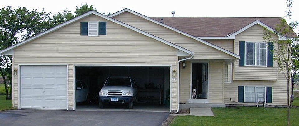 1st image of 805 Meadow Cir