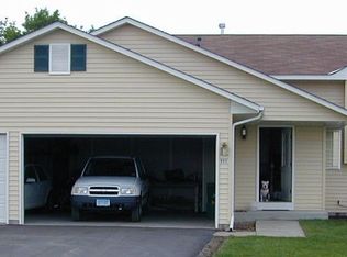 805 Meadow Cir, Belle Plaine, MN 56011