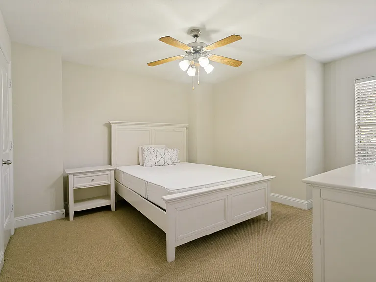 412 S Hampton Ct — Photo 9