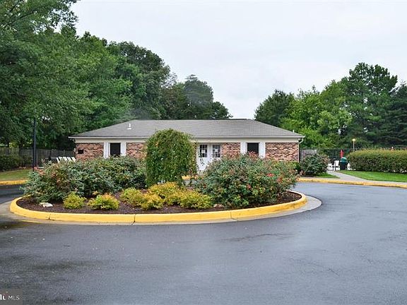 5th image of 815 Sycamore Ct